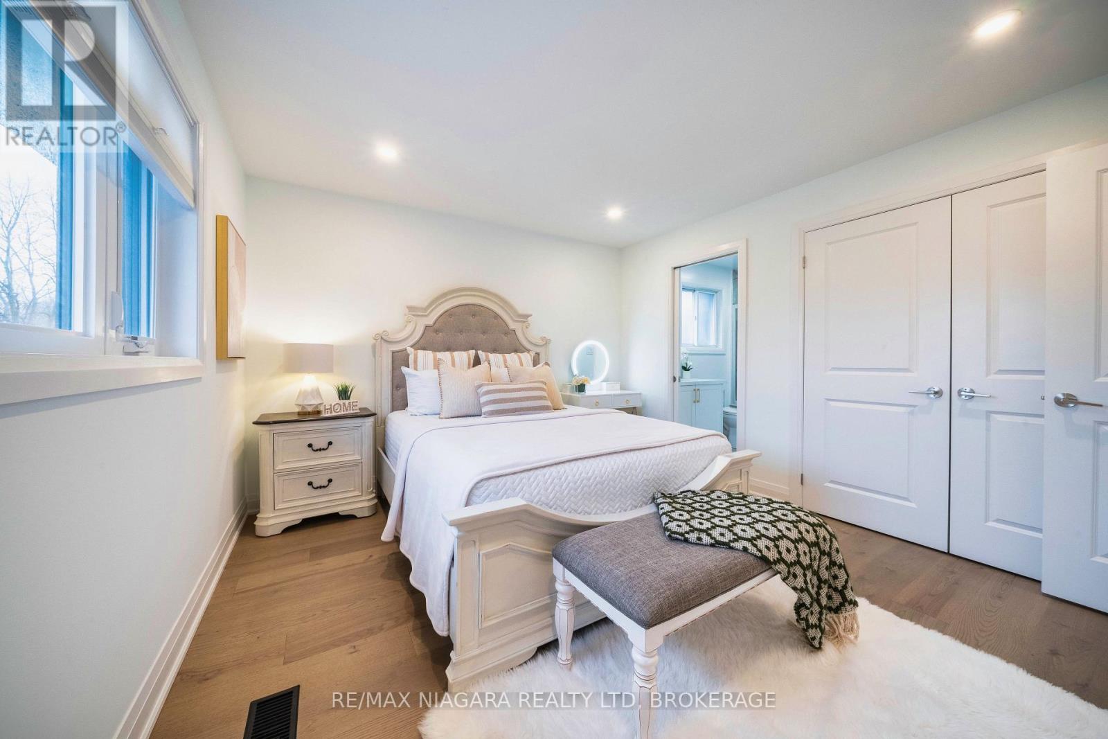 33 WEST FARMINGTON DRIVE - 25