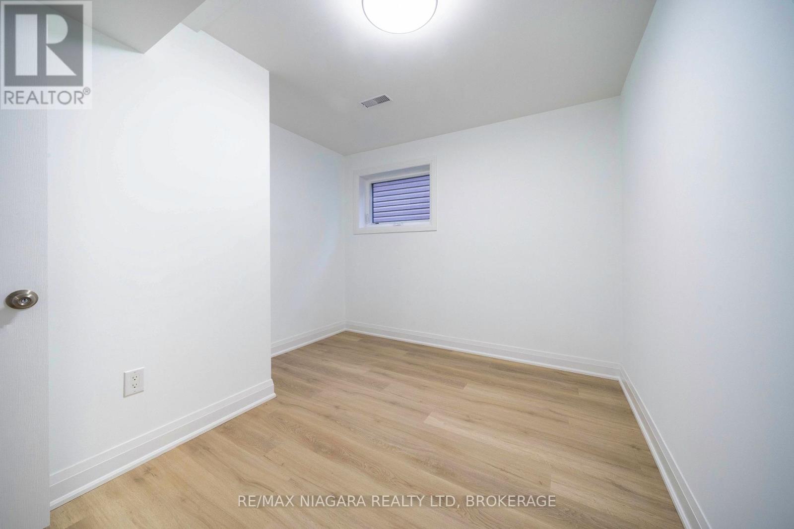 33 WEST FARMINGTON DRIVE - 33