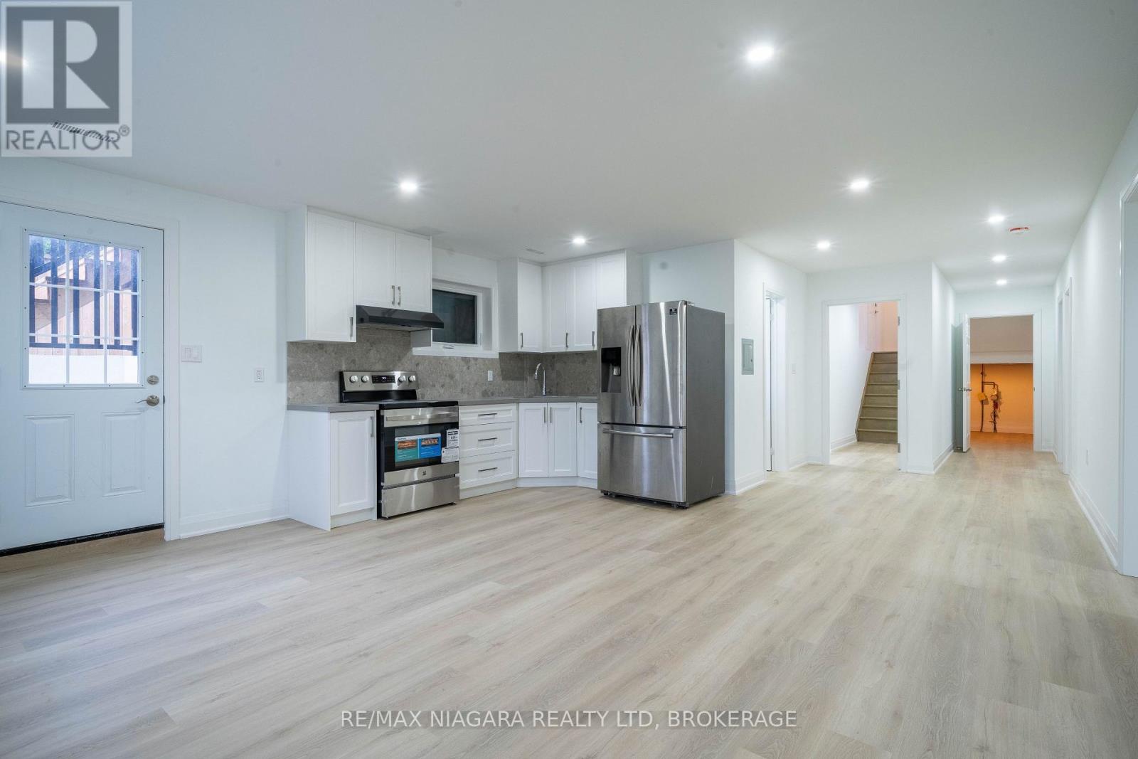 33 WEST FARMINGTON DRIVE - 36
