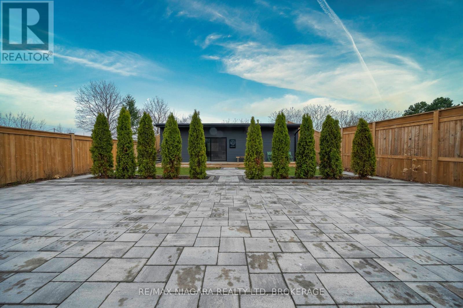 33 WEST FARMINGTON DRIVE - 39
