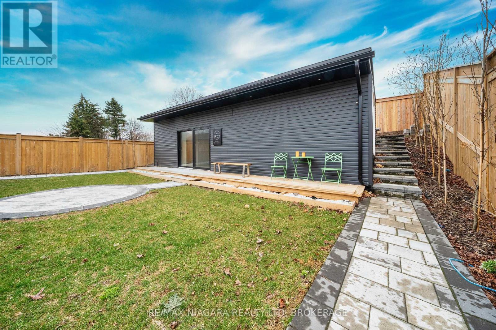 33 WEST FARMINGTON DRIVE - 40