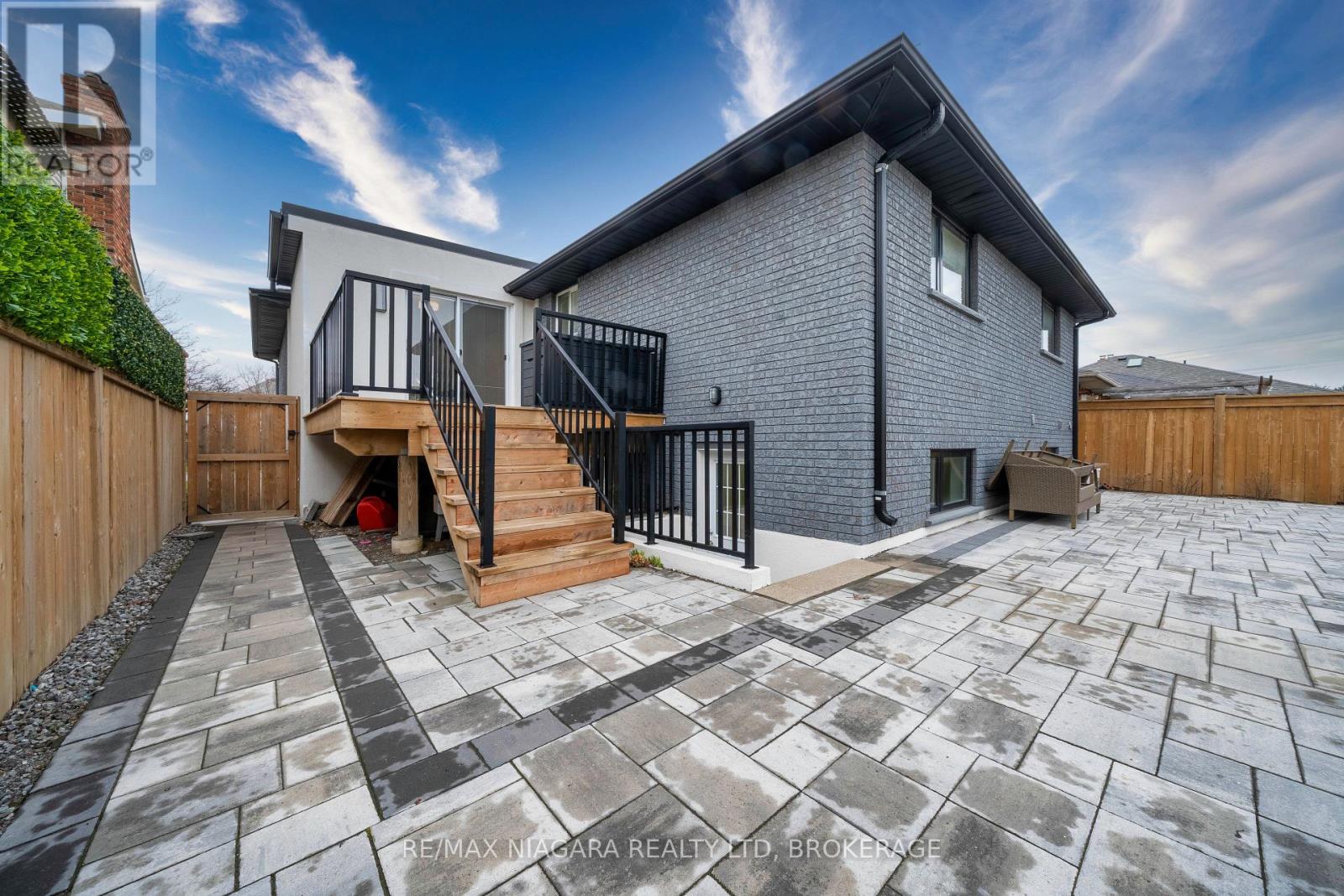 33 WEST FARMINGTON DRIVE - 46