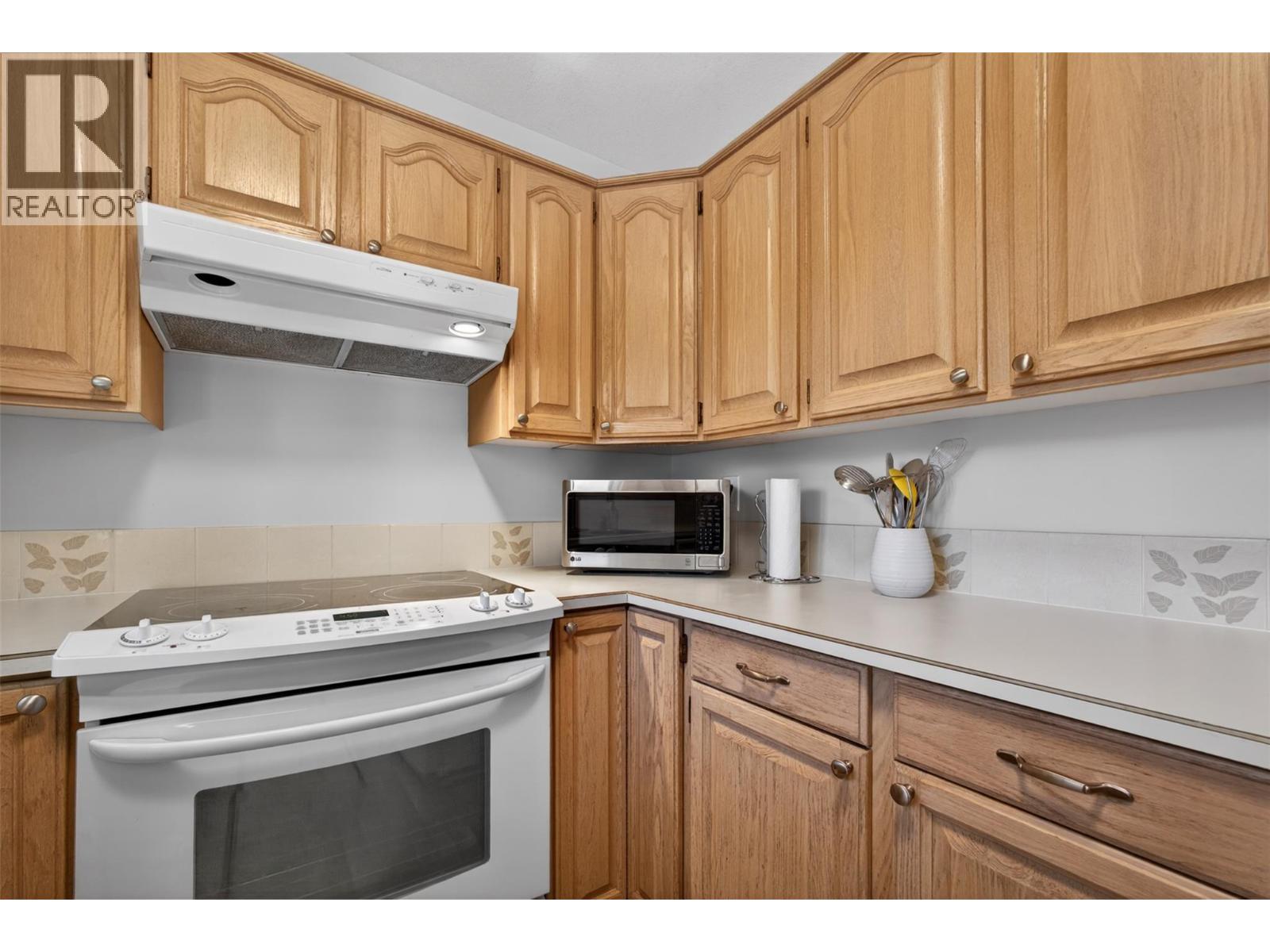 #112 1855 Leckie Road - 6