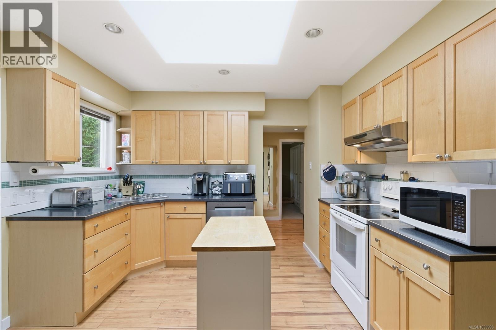 2135 Rita Rd, Port Alberni