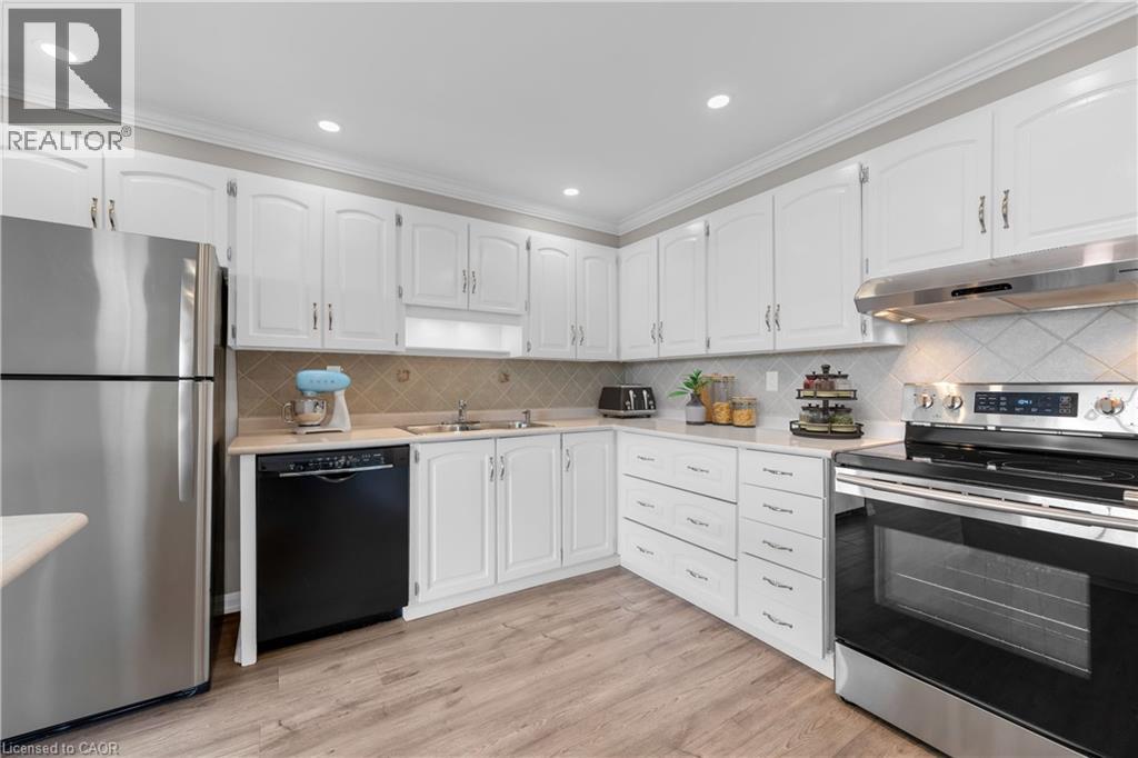 301 FRANCES Avenue Unit# 704, Stoney Creek, Ontario, L8E3W6 — Photo 9