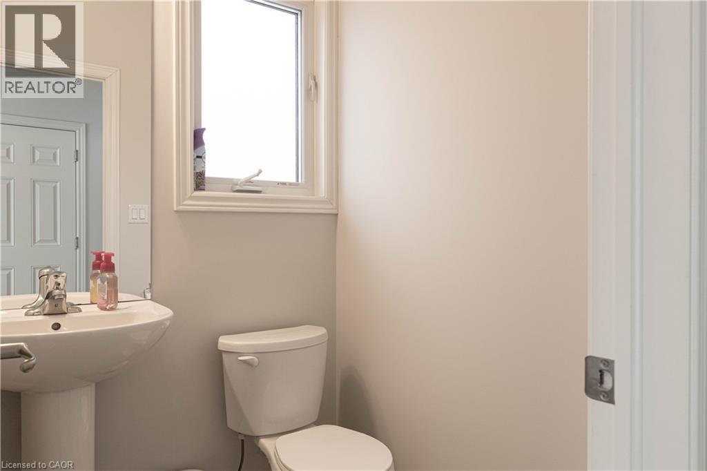 70 SPRUCE Crescent, Welland, Ontario, L3C0C6 — Photo 4