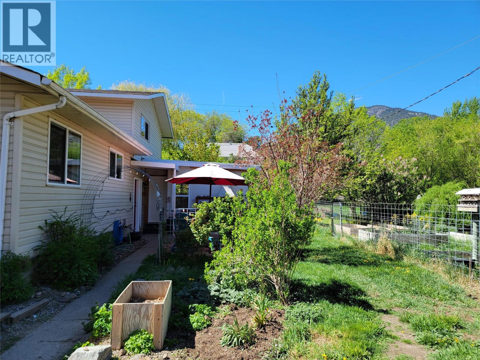2626 Highway 3, Keremeos