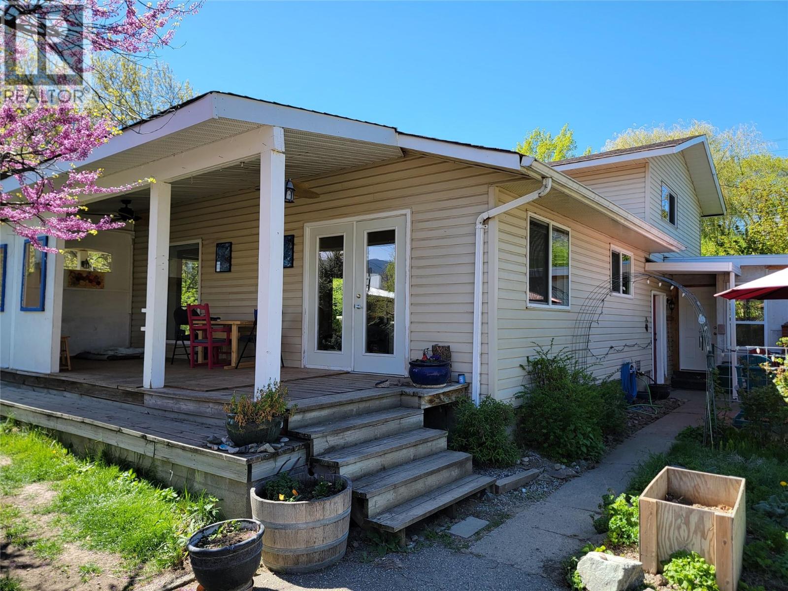 2626 Highway 3, Keremeos