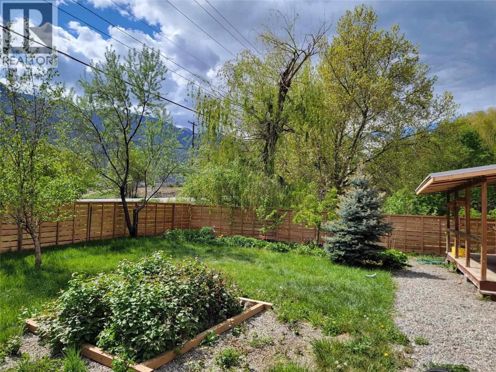 2626 Highway 3, Keremeos