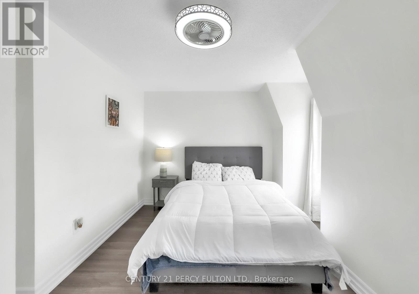 4 GRAYWARDINE LANE - 37