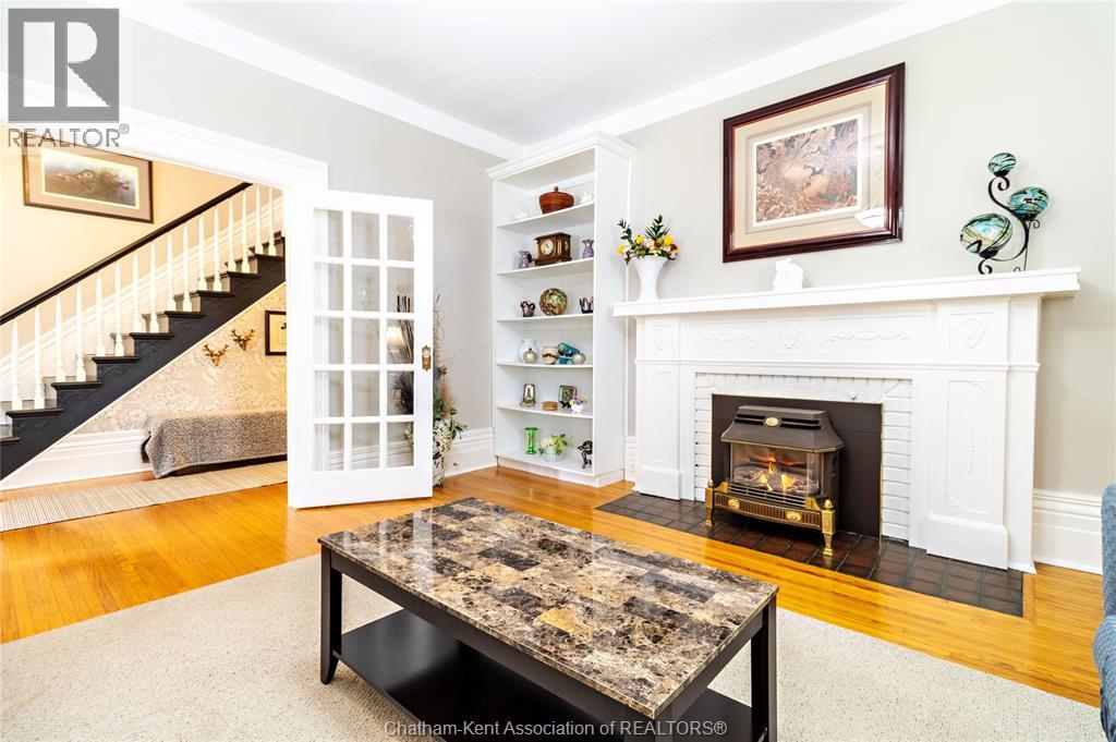 335 Wellington STREET West - 8