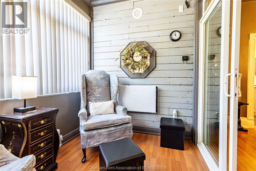 335 Wellington STREET West - 14
