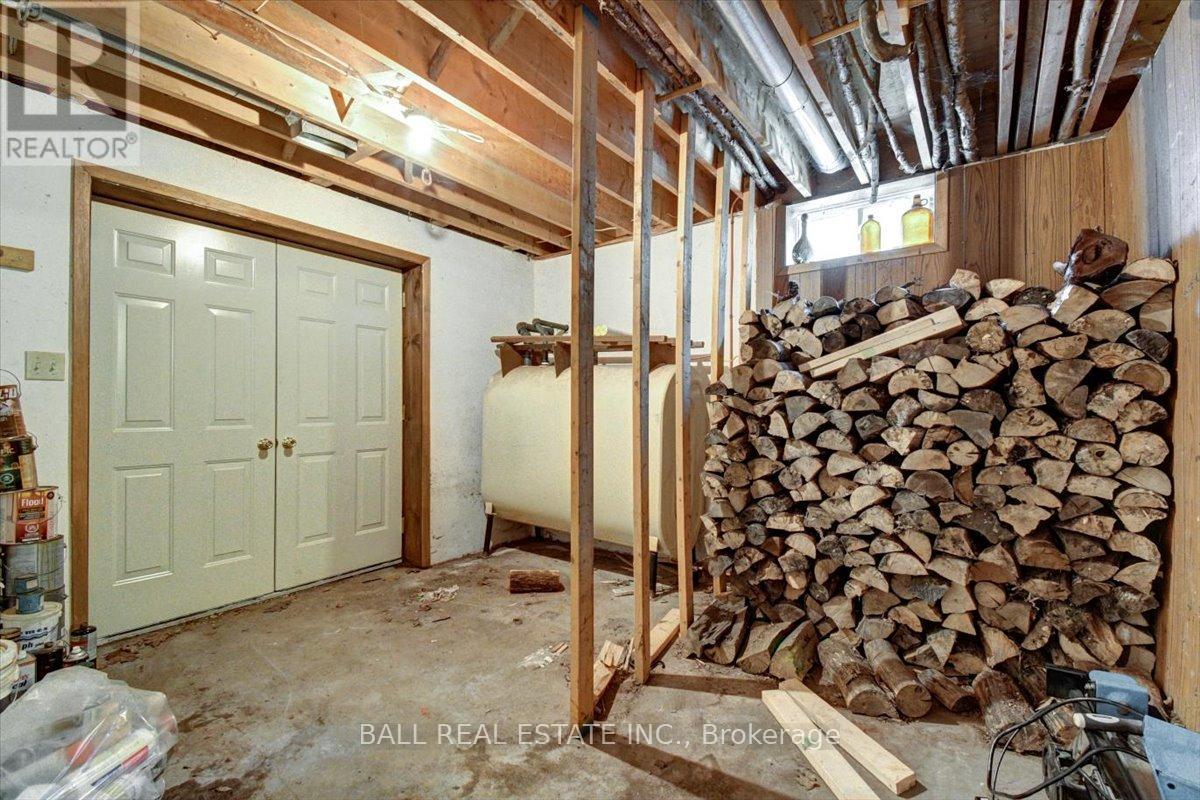 1893 CLYDESDALE ROAD - 33
