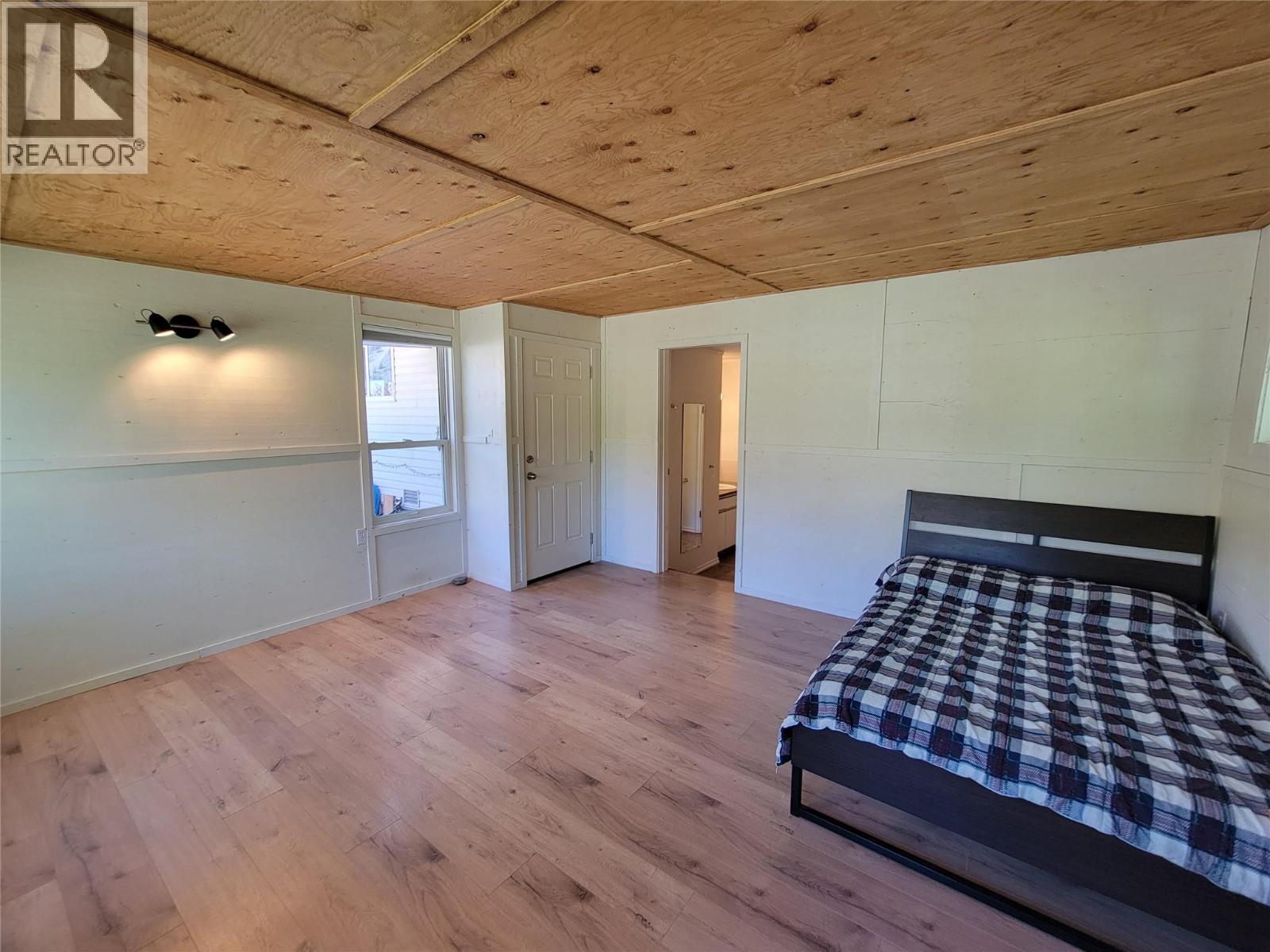 2626 Highway 3, Keremeos