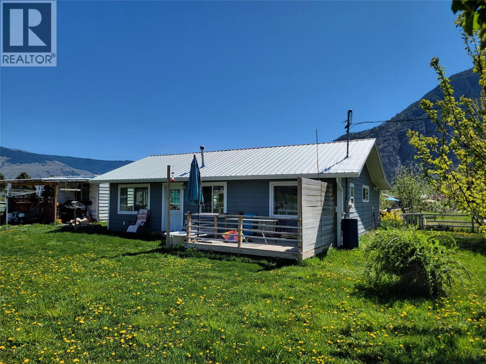 2626 Highway 3, Keremeos