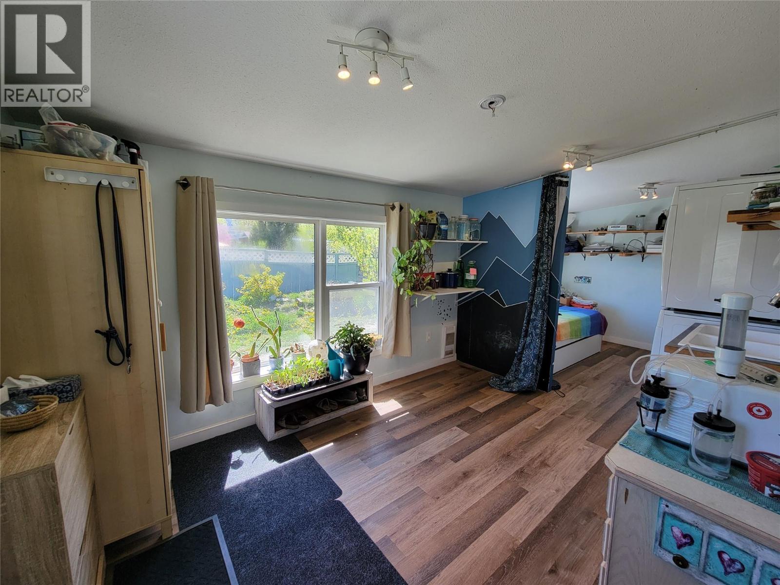 2626 Highway 3, Keremeos