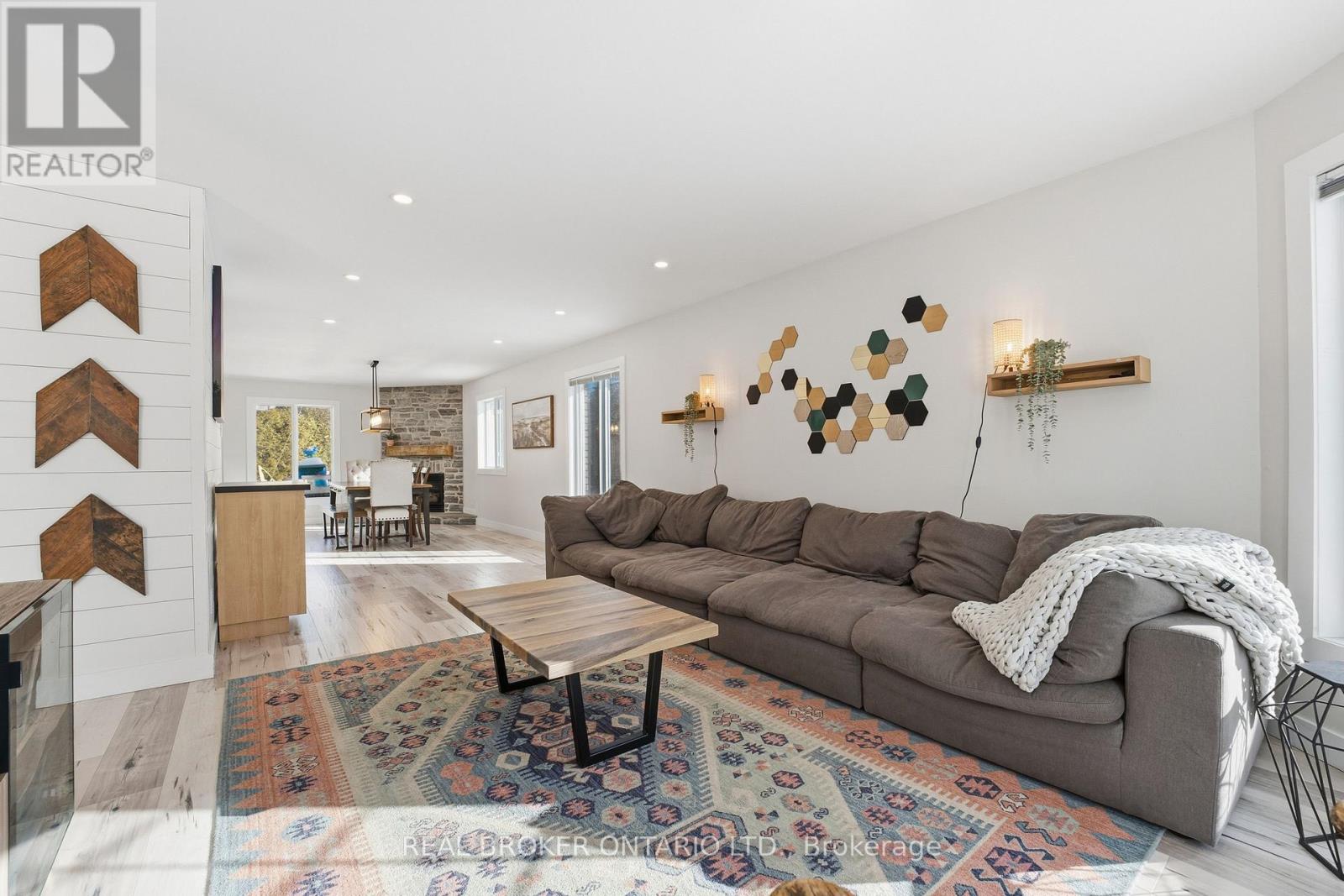 1391 SUTHERLAND DRIVE - 18