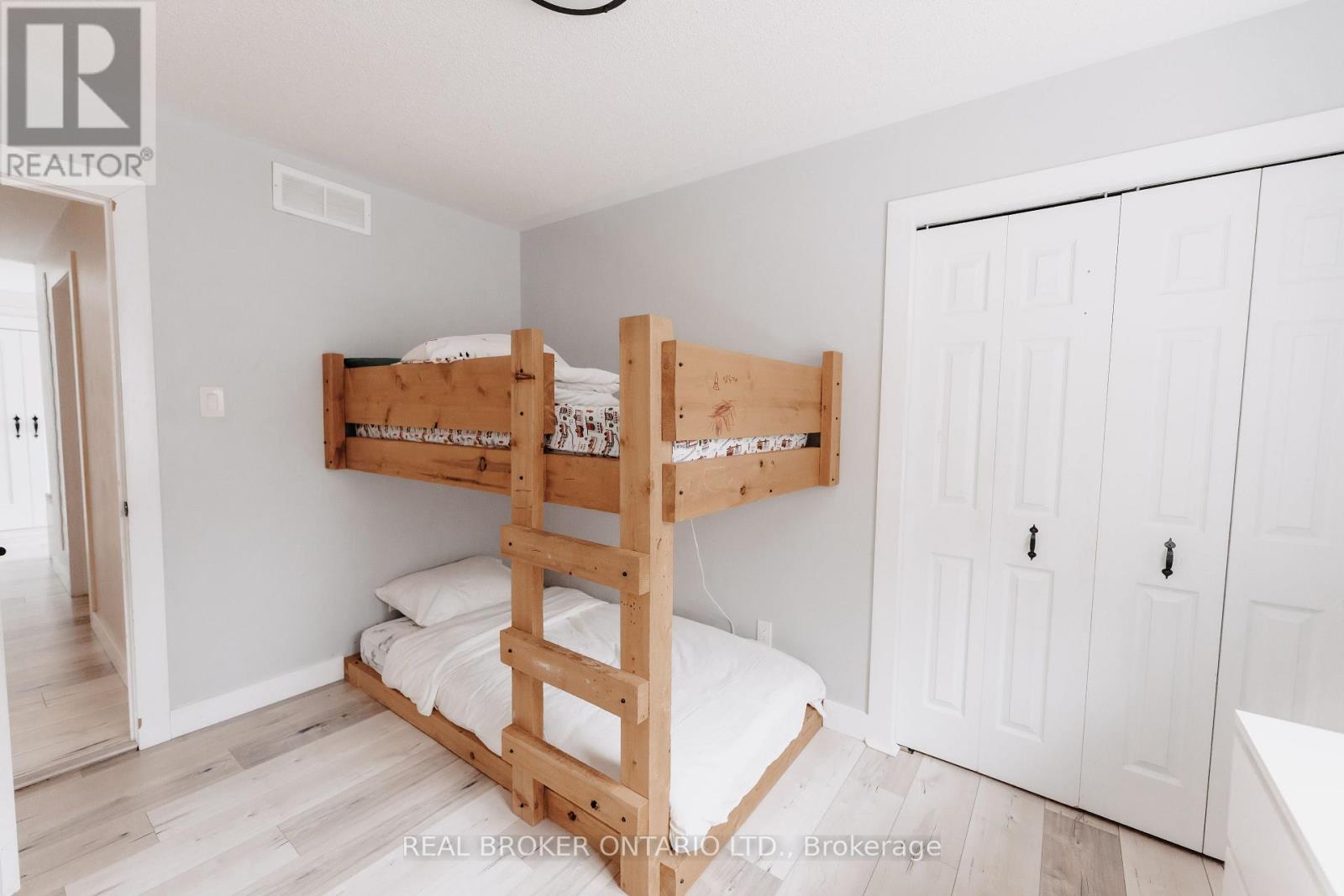 1391 SUTHERLAND DRIVE - 21