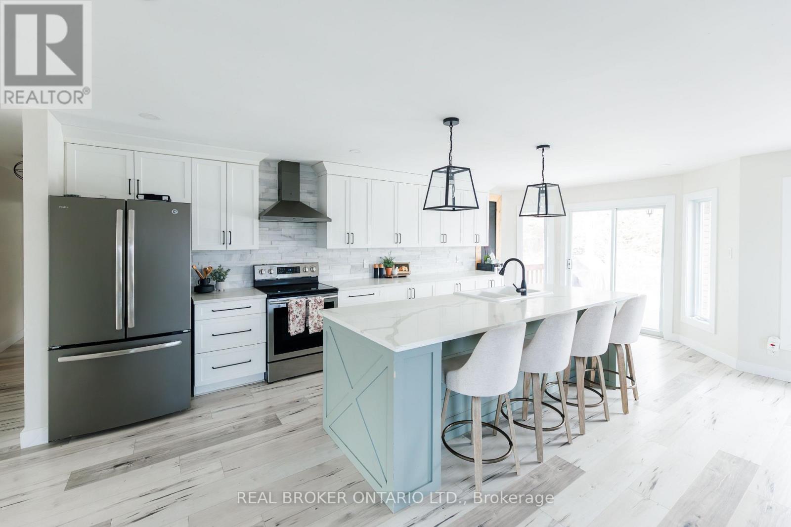 1391 SUTHERLAND DRIVE - 6