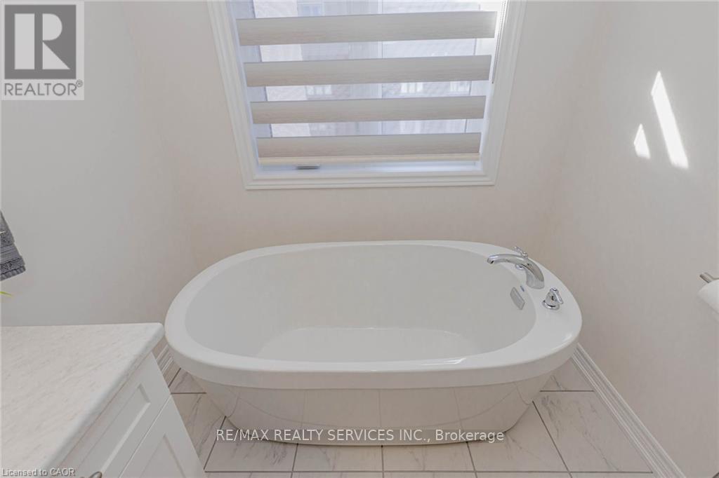 172 BECKVIEW DRIVE - 32