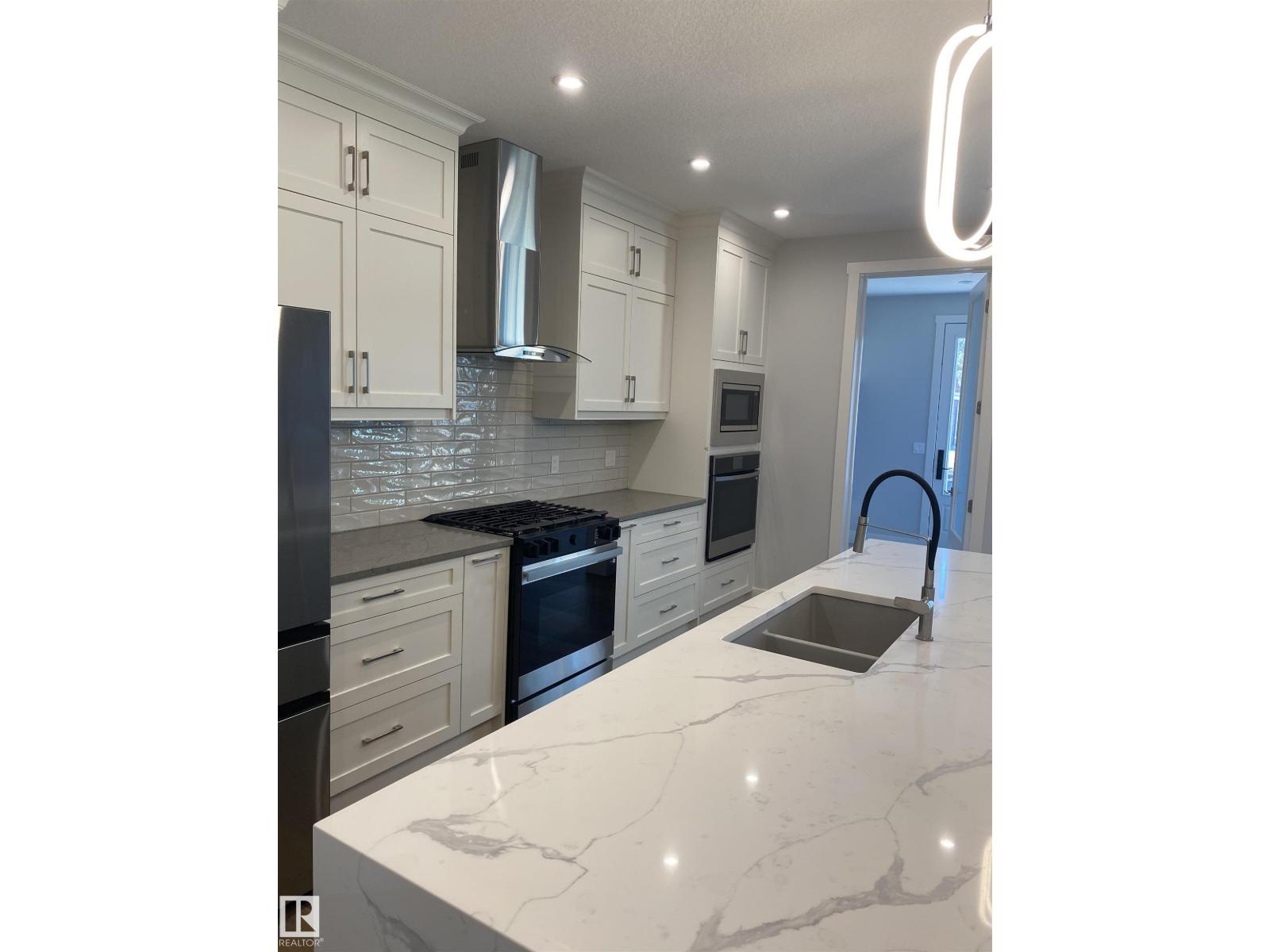 9515 75 AV NW, Edmonton
