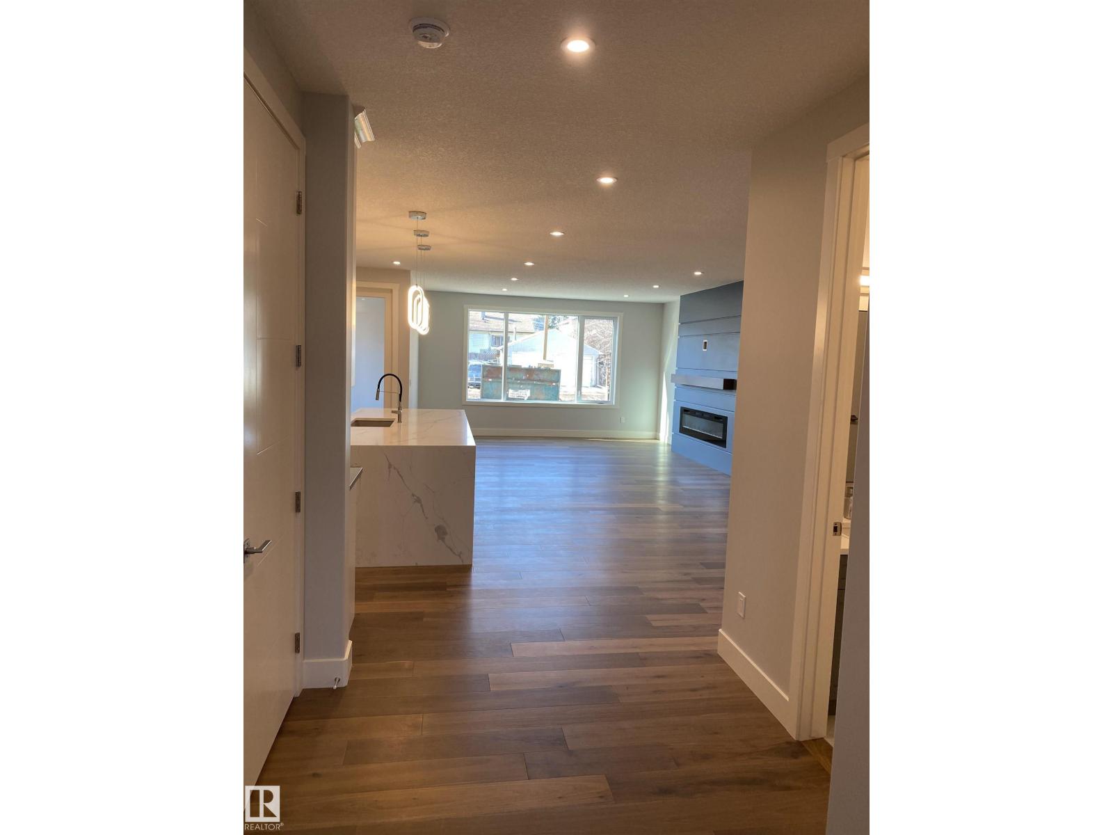 9515 75 AV NW, Edmonton