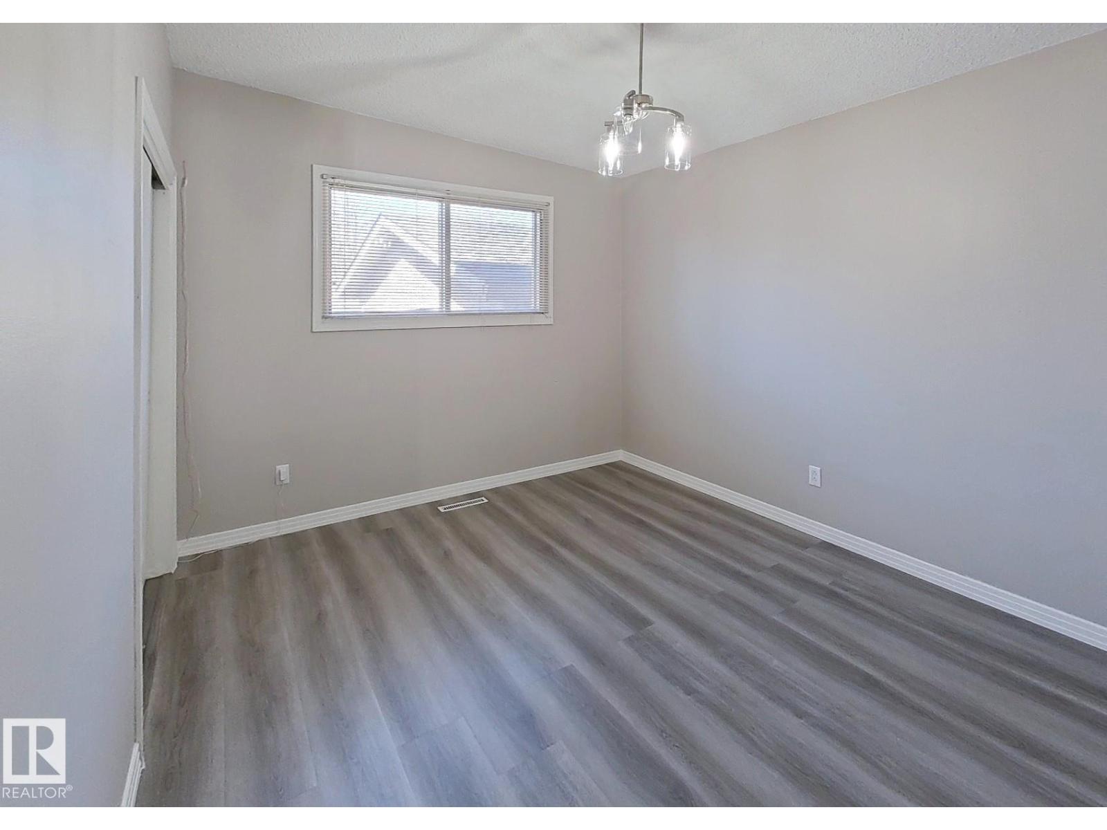 9624 75 ST NW - 14