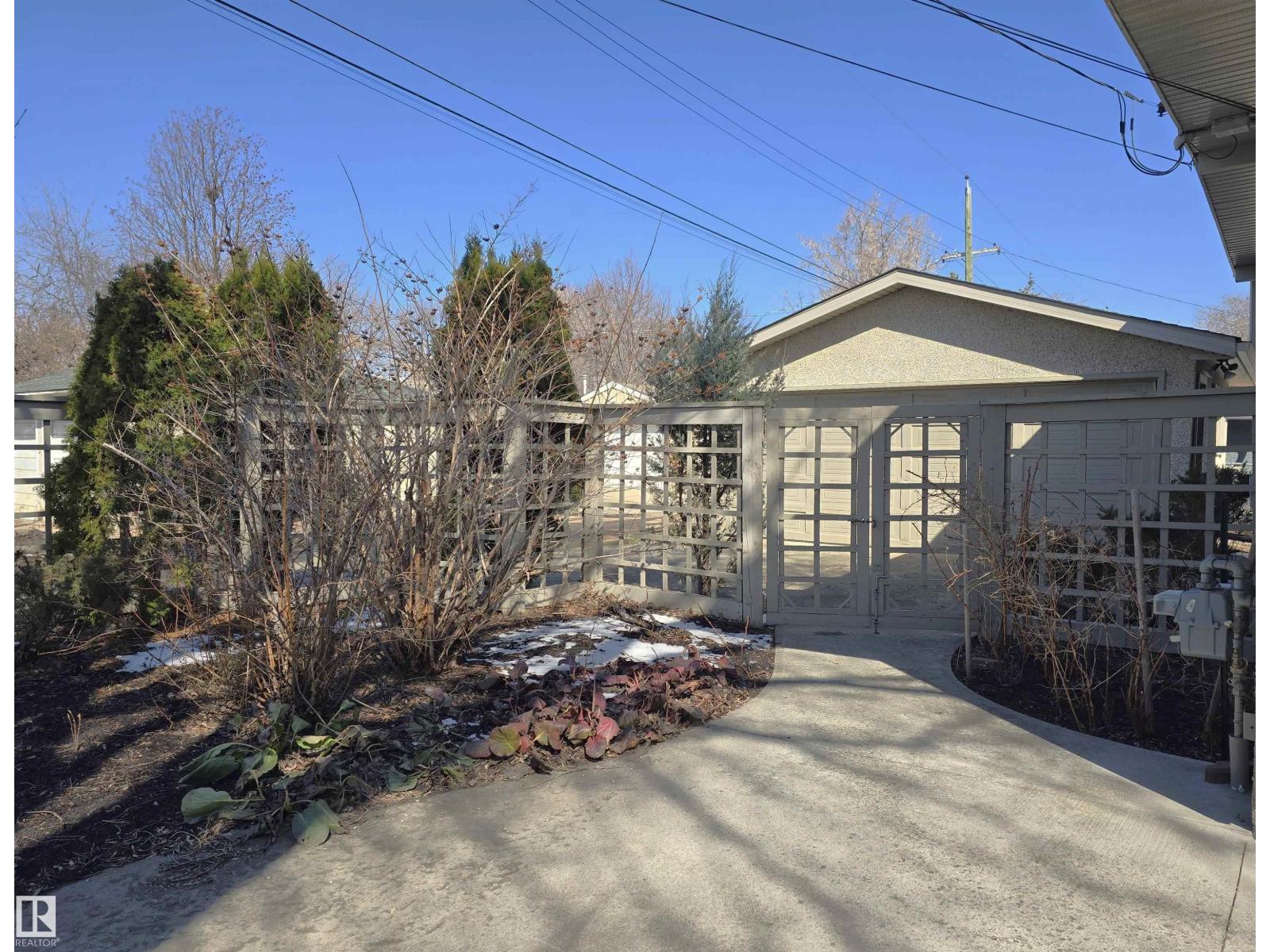 9624 75 ST NW - 31