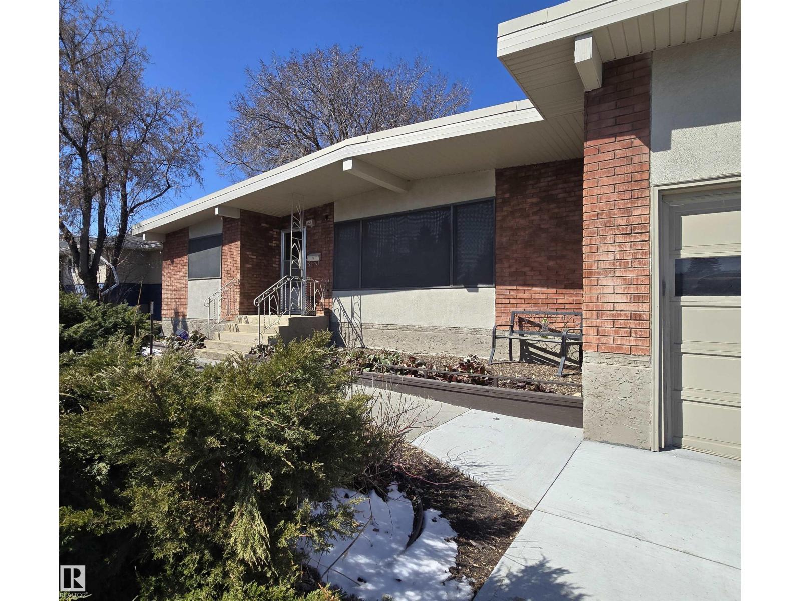 9624 75 ST NW - 4