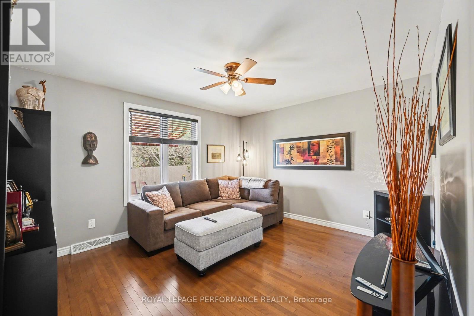 855 KENYON CRESCENT — photo 18