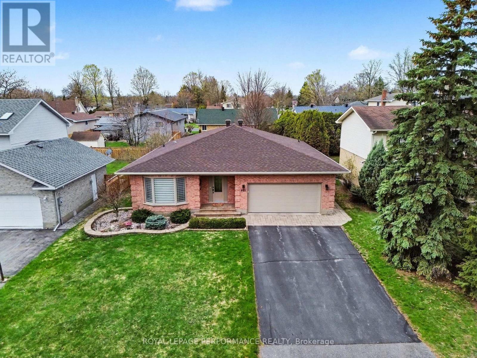 855 KENYON CRESCENT — photo 33