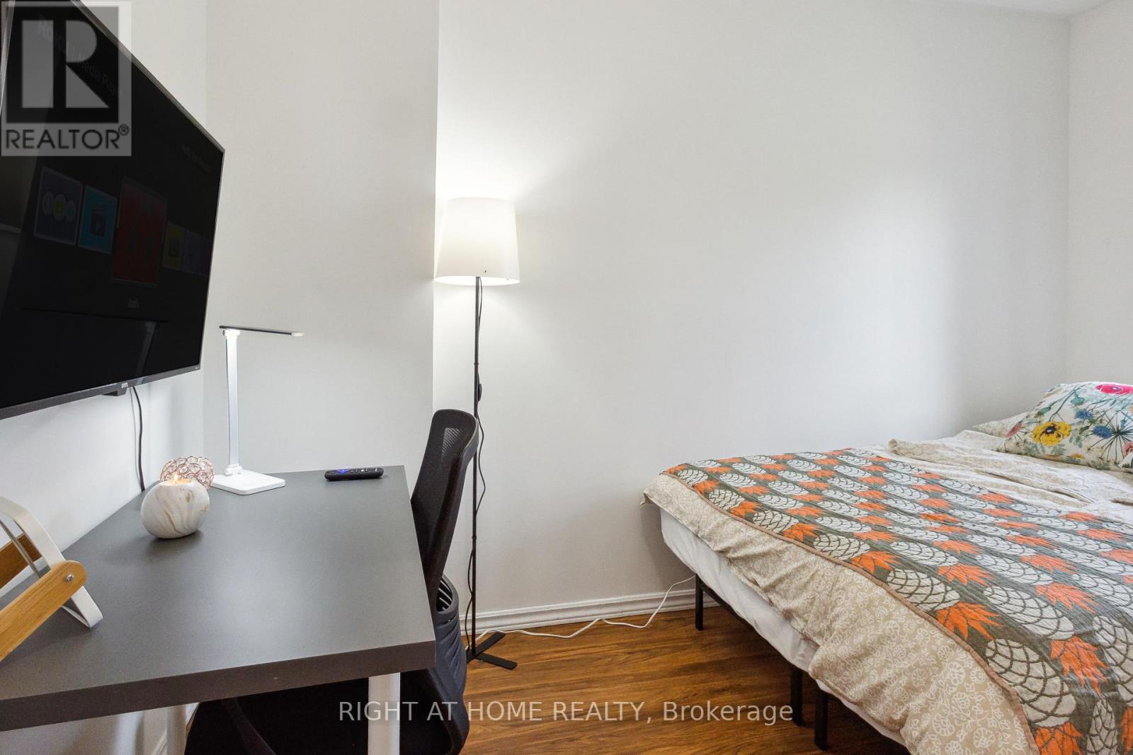 3 HERZBERG GARDENS - 11