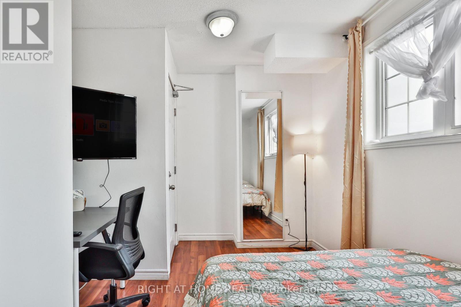 3 HERZBERG GARDENS - 12