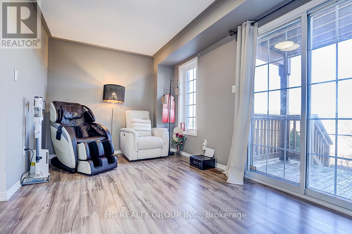 20 PRINCE CHARLES WAY - 11