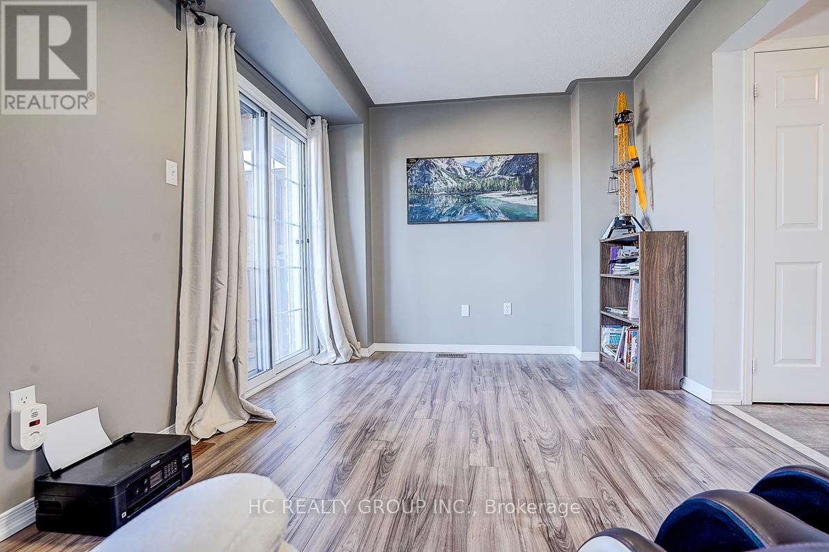 20 PRINCE CHARLES WAY - 13