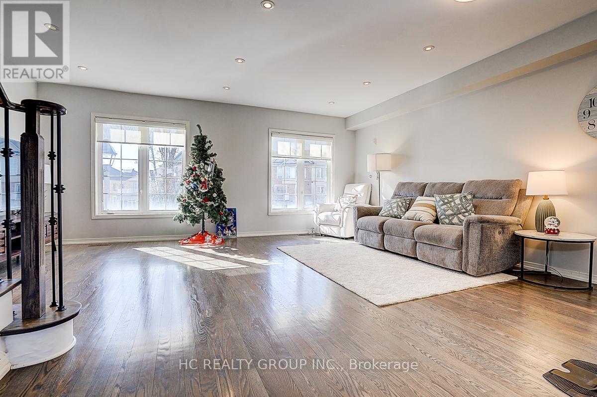 20 PRINCE CHARLES WAY - 15