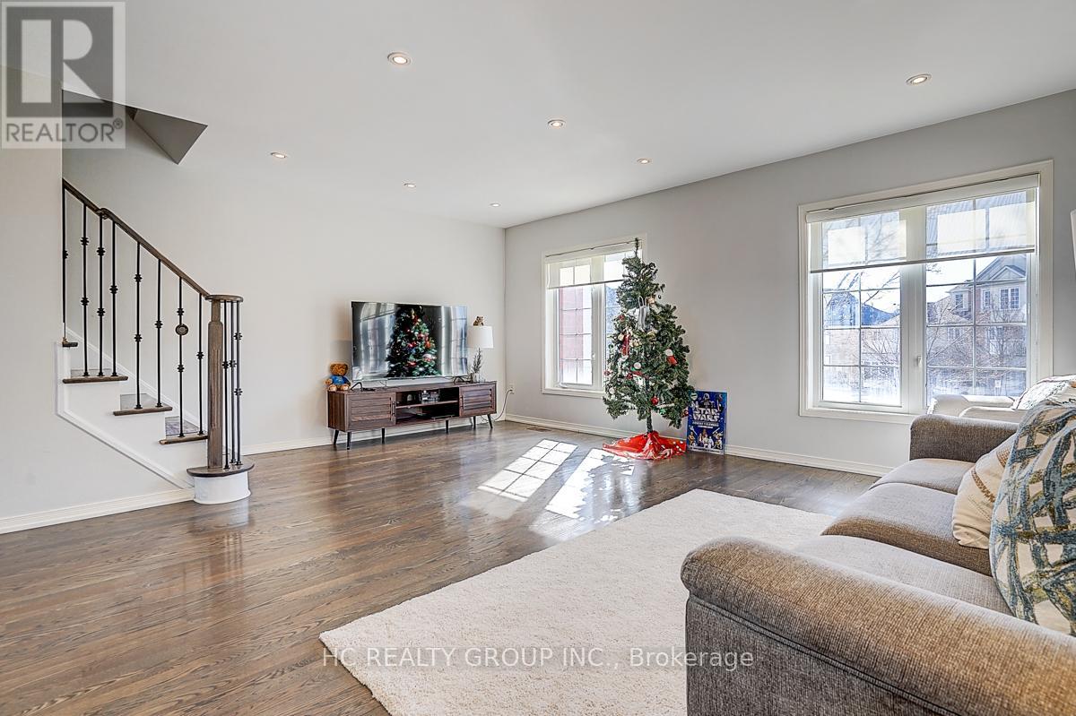 20 PRINCE CHARLES WAY - 17