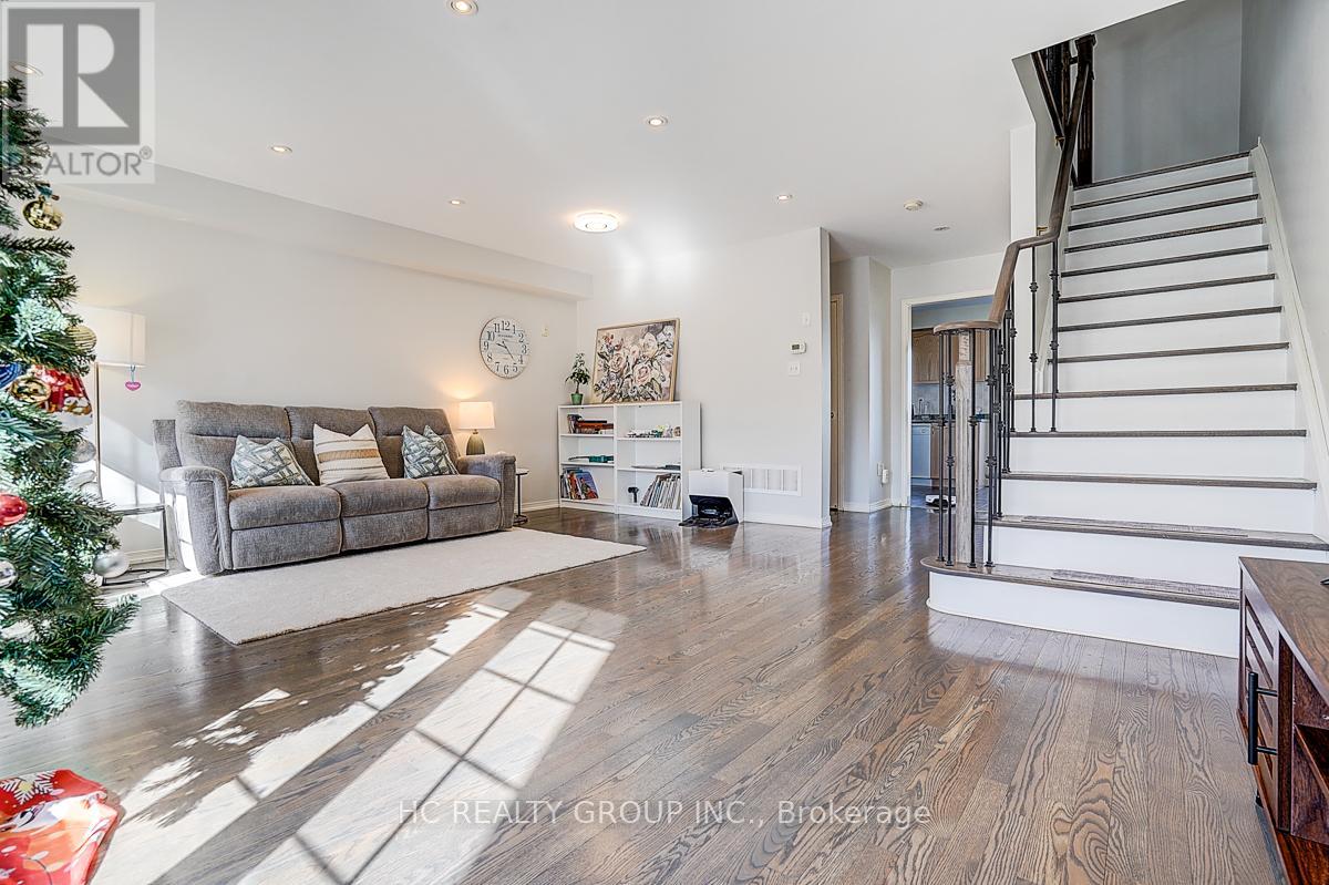 20 PRINCE CHARLES WAY - 18