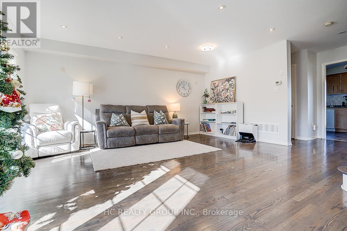 20 PRINCE CHARLES WAY - 19