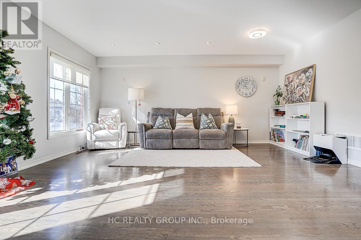 20 PRINCE CHARLES WAY - 21