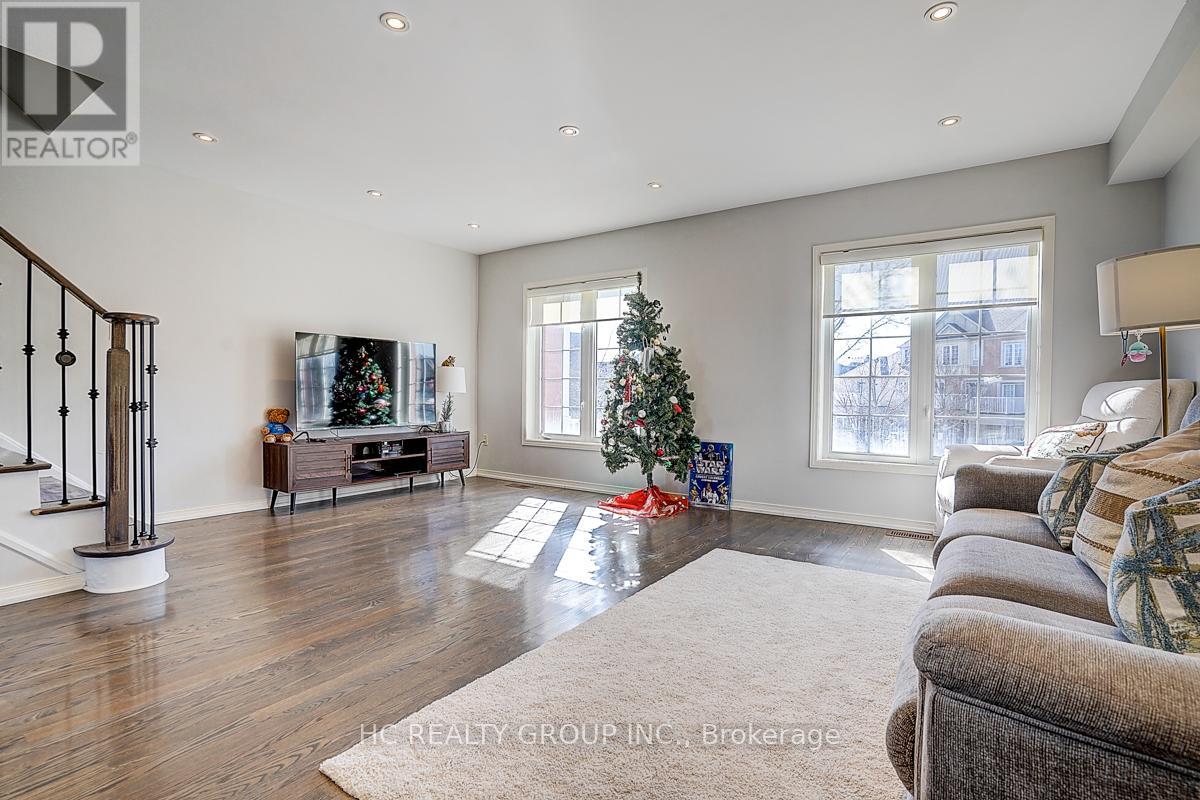 20 PRINCE CHARLES WAY - 23