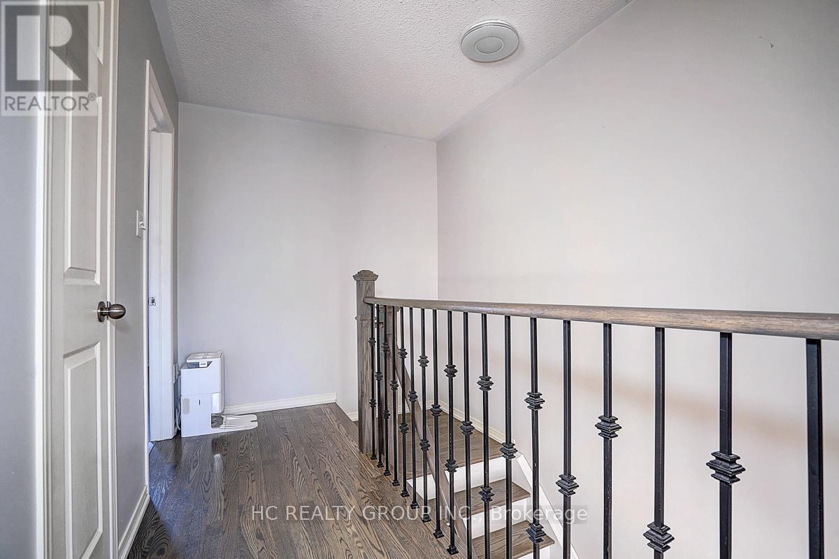 20 PRINCE CHARLES WAY - 28