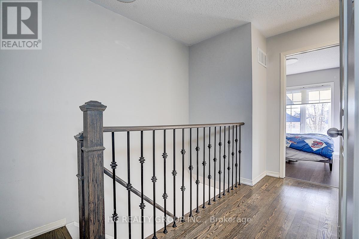 20 PRINCE CHARLES WAY - 29