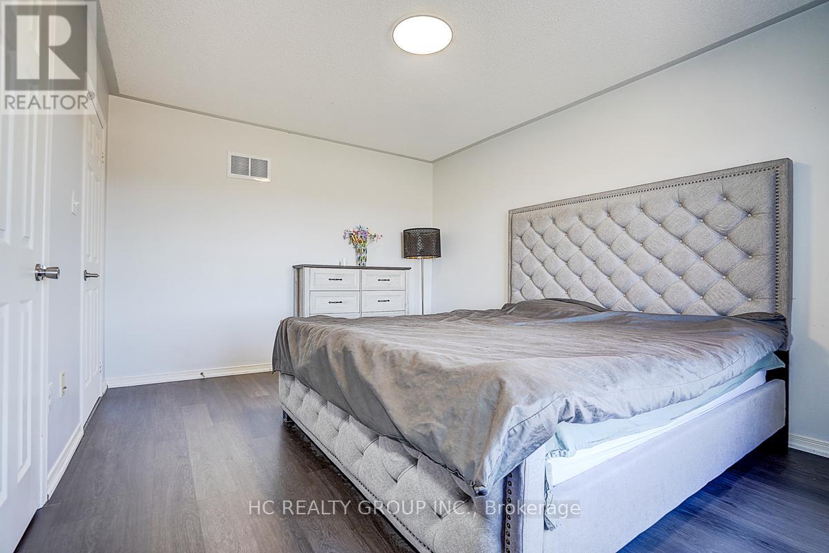 20 PRINCE CHARLES WAY - 31