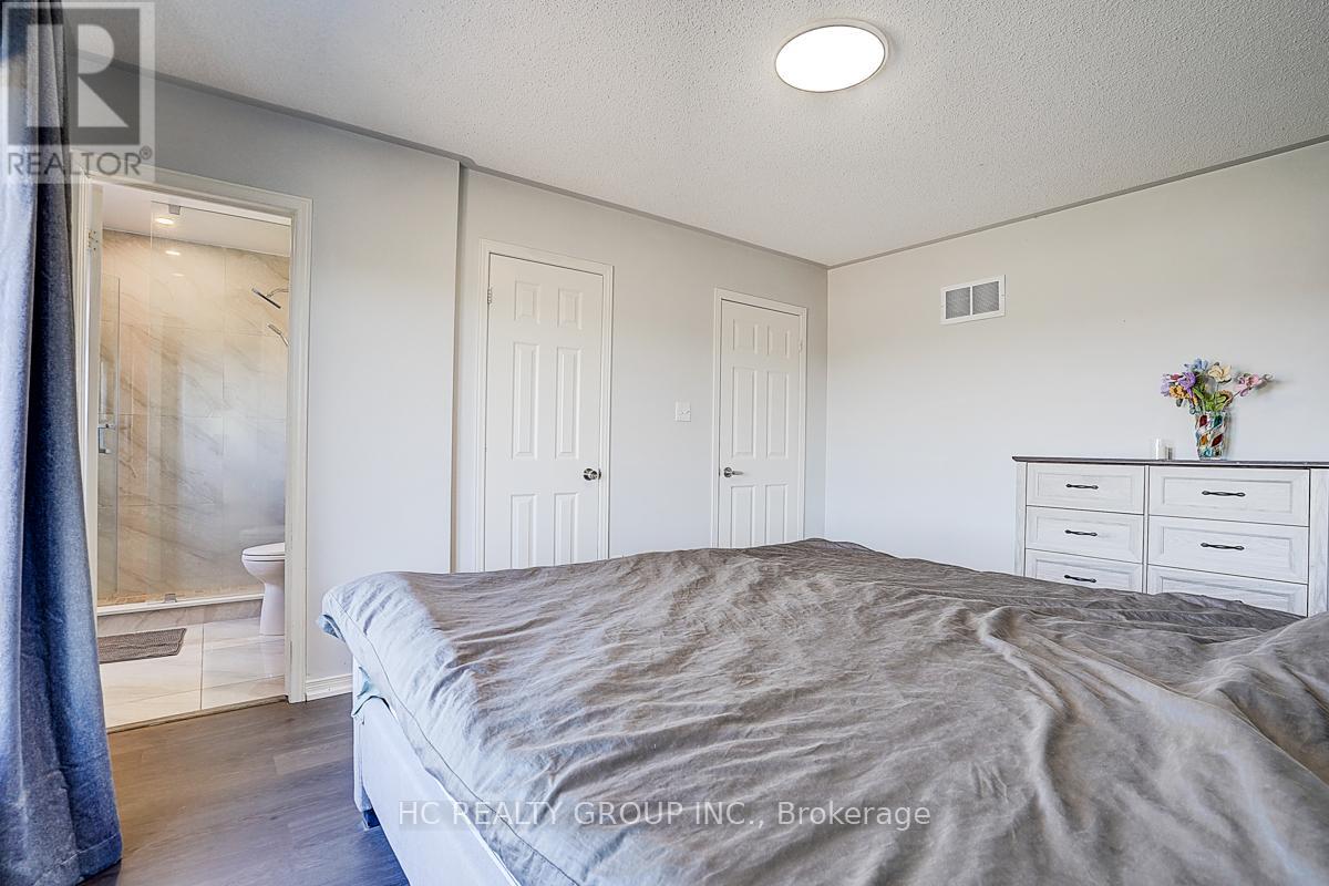 20 PRINCE CHARLES WAY - 32