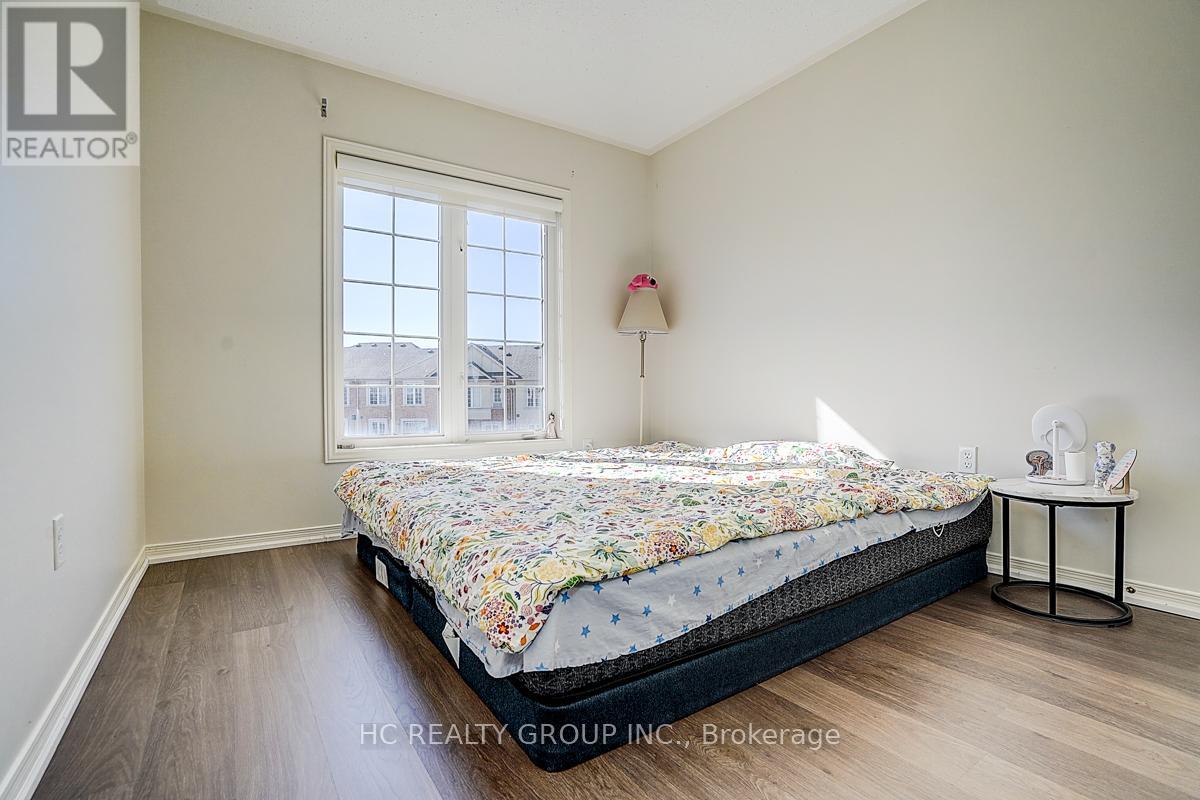 20 PRINCE CHARLES WAY - 34