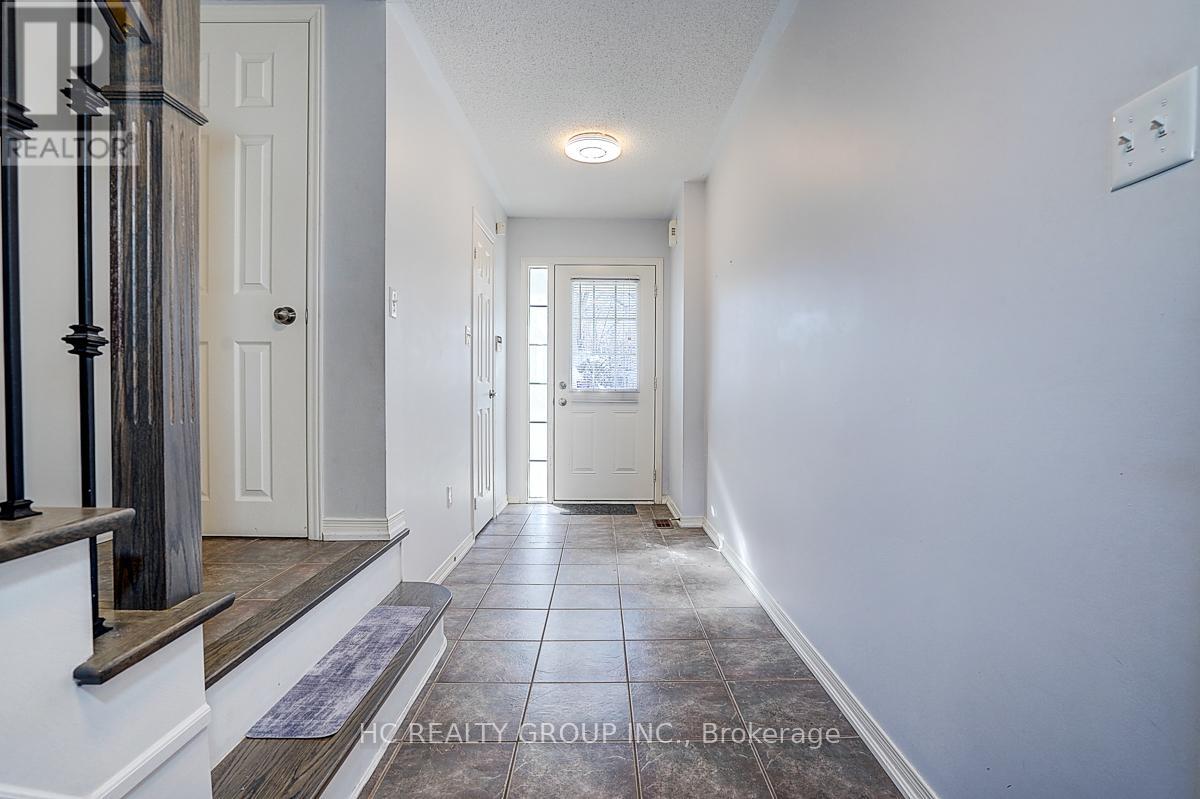 20 PRINCE CHARLES WAY - 8