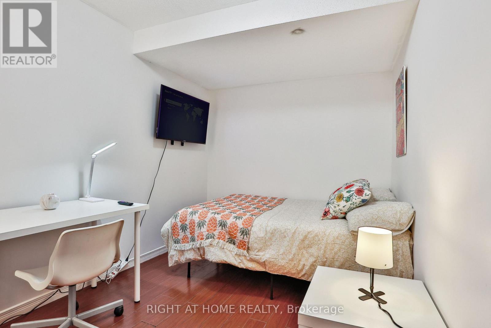 3 HERZBERG GARDENS - 24