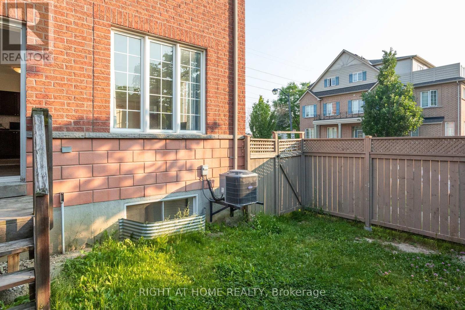 3 HERZBERG GARDENS - 3