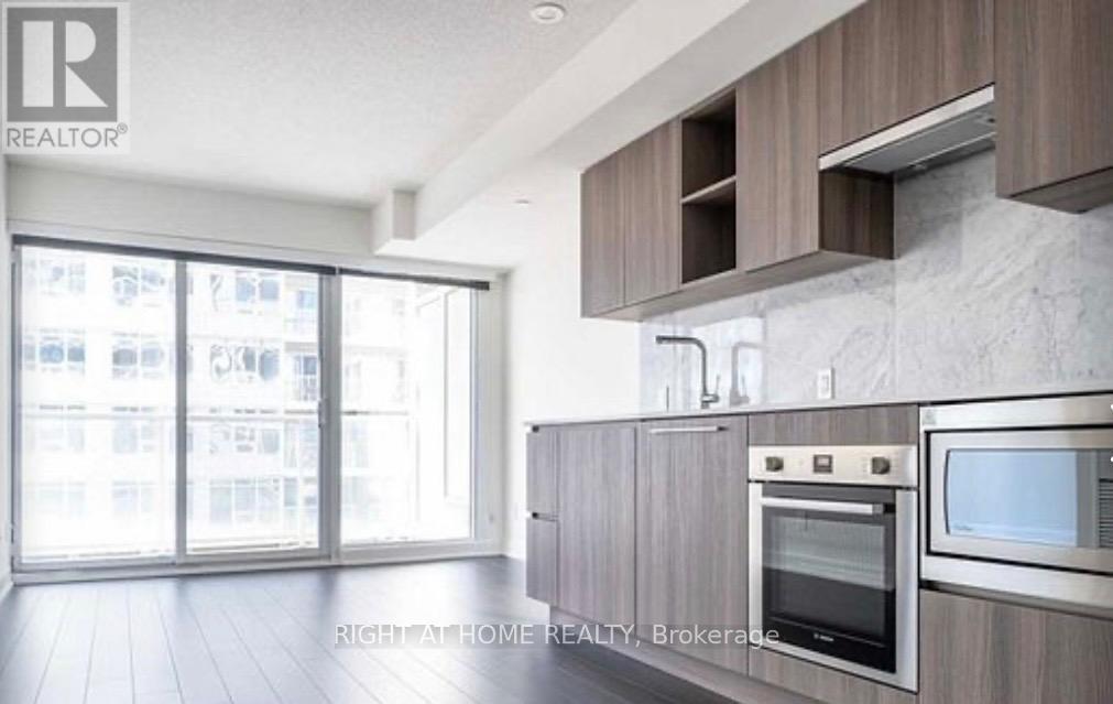 Listing photo of 3205 - 17 BATHURST STREET
